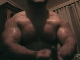 MASSIX - Muscleman Flexing