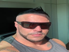Bruno Flexing
