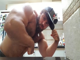Gorila Flexing
