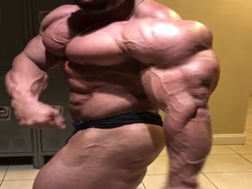 Bodybuilders Flexing 129