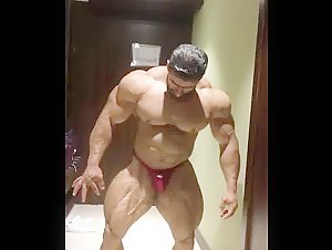Hadi in Hotelroom