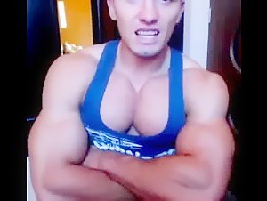 SEXY PEC CLEAVAGE