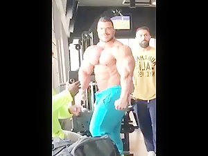 Hassan Mostafa Off-Season Posing 2 [edit]