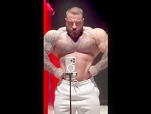 Massive italian bodybuilder!